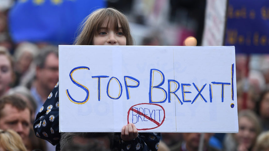 Видни британски бизнесмени искат вот за крайните условия за Брекзит