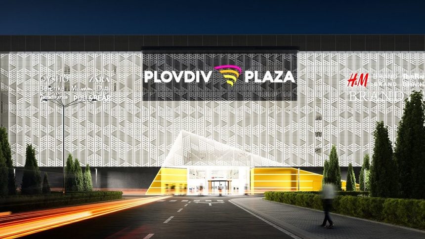 Най-големият търговски център в Пловдив PLOVDIV PLAZA посреща клиентите си с концерт на Поли Генова и Big Band Plovdiv