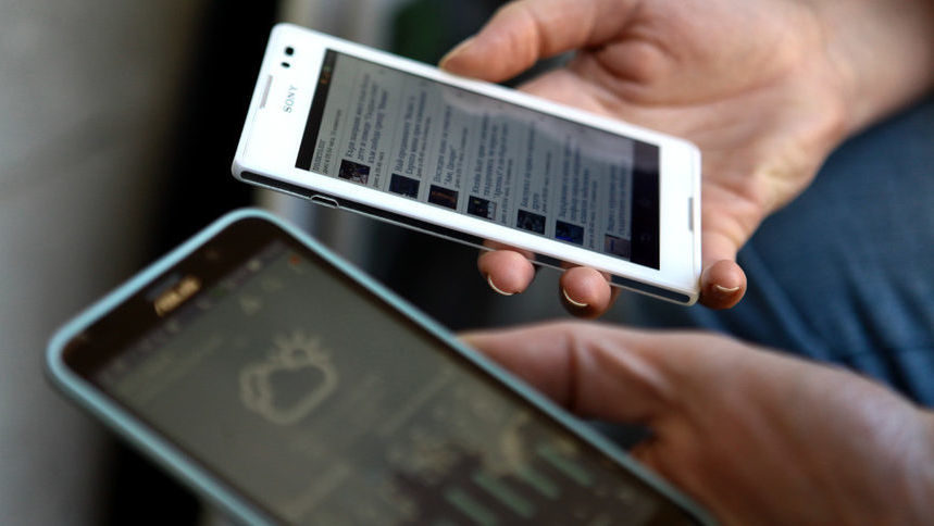 Половината българи със смартфон не защитават личните си данни, обяви Евростат