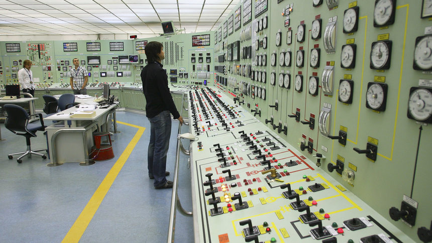 Испания потвърди, че ще закрие атомните си централи до 2028 г.