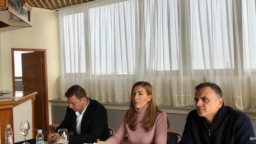Ангелкова участва в среща с хотелиерите, местните власти и държавни структури, осигуряващи контрола, Боровец