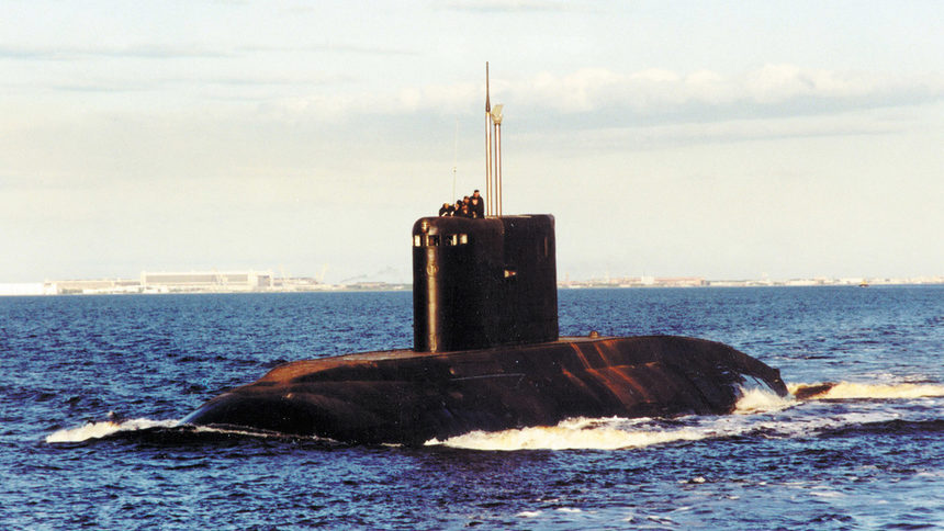 На снимката: Руска атомна подводница клас "Щука", за която се предполага, че е печално известната "Непра", на чийто борд през 2008 г. 20 души загинаха при обгазяване