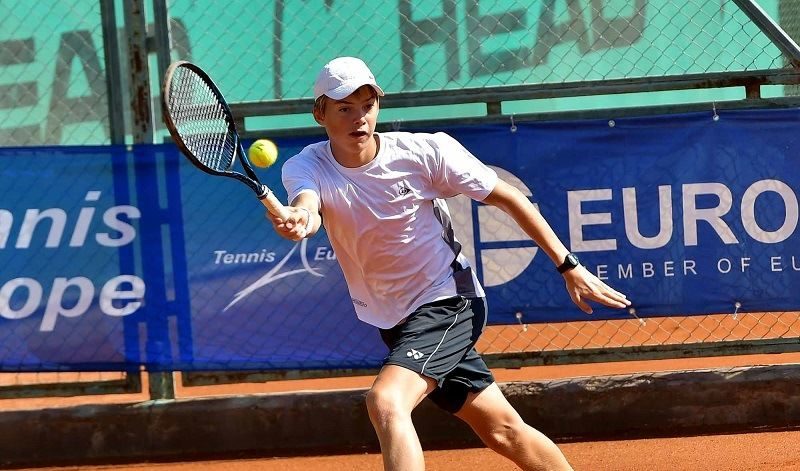 Българин стана тенисист №1 в Европа при 16-годишните