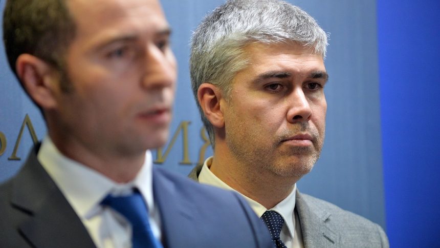 Петьо Иванов, директор на Българския енергиен холдинг (БЕХ) и Владимир Малинов - шеф на "Булгартрансгаз".