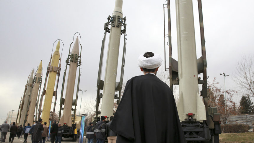 Иран се сдоби с по-точни и по-далекобойни ракети, пише руско издание