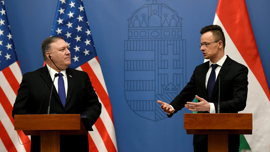 Държавният секретар Майк Помпео и външният министър Петер Сиярто на заключителната пресконференция в Будапеща в понеделник.