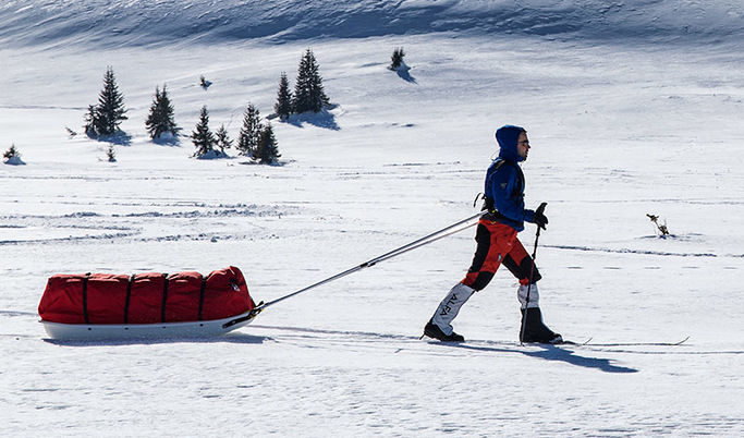 Целта на фотографа и приключенец е да измине сам около 800 км със ски (снимката е от подготовката на Донков на Витоша)