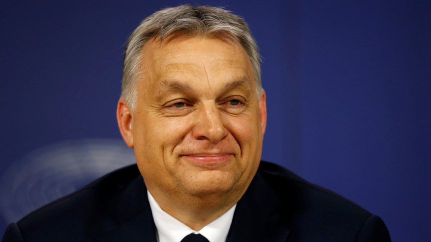 При представянето на мерките през февруари Виктор Орбан каза, че решението на намаляващата раждаемост в Унгария не е миграцията, а убеждаването на хората да имат повече деца