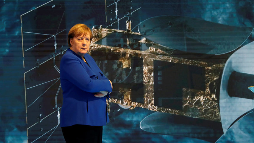 Почитателка на Меркел катастрофира в самолета ѝ