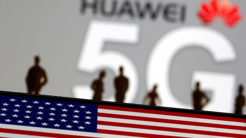 Вкарването на "Хуауей" в черния списък носи рискове за сигурността на САЩ, предупреди "Гугъл"