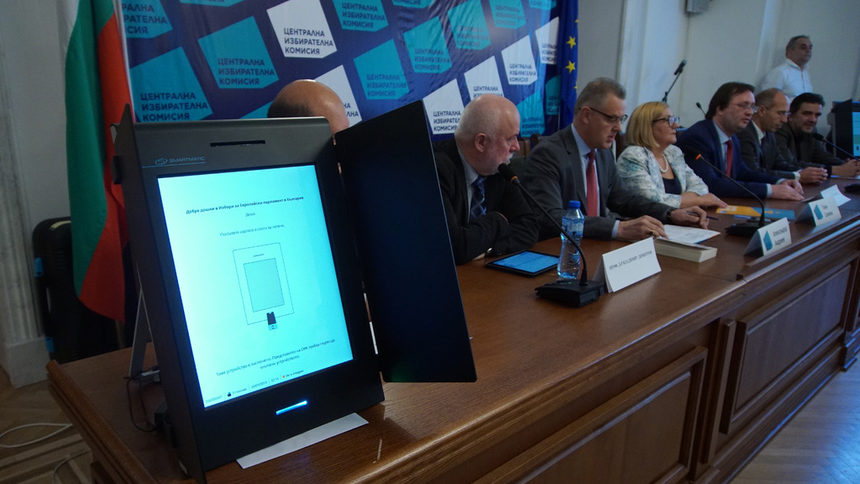 Преброяване на разписките от машинното гласуване ще има, но на случаен принцип на други избори
