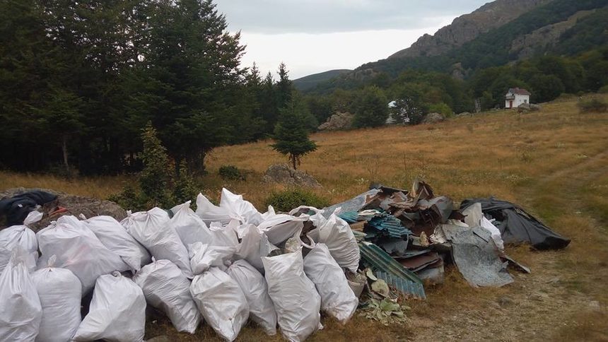 Боклукът, събран около хижа "Триглав" в "Чистене 2017" - национален парк "Централен Балкан".