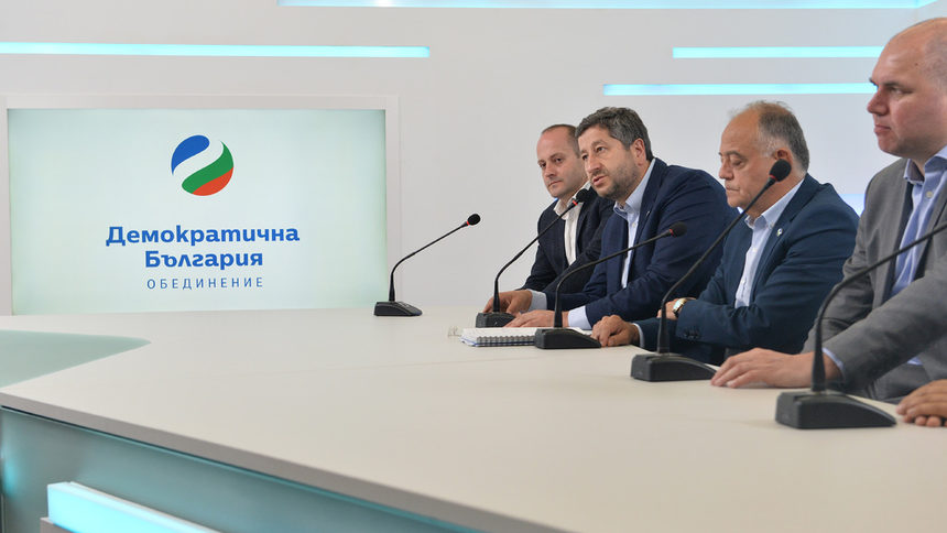 "Демократична България" предлага ограничаване на разходите за медийна реклама на партиите