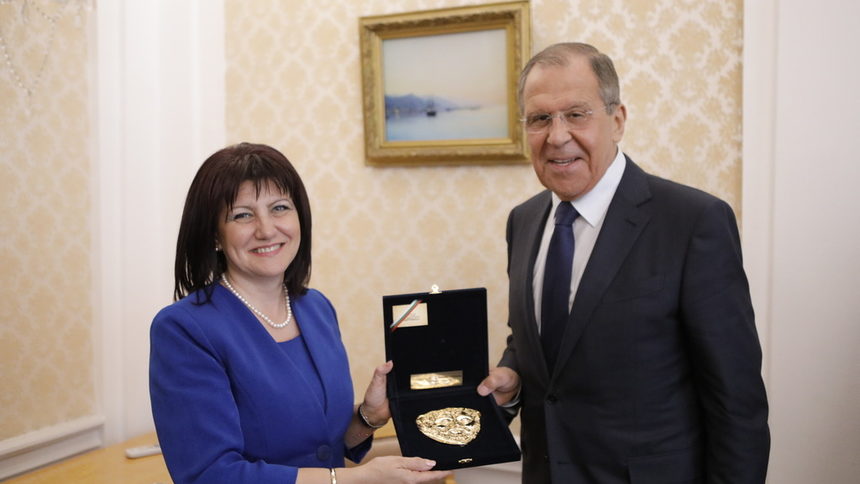 Цвета Караянчева и министъра на външните работи на Русия Сергей Лавров.