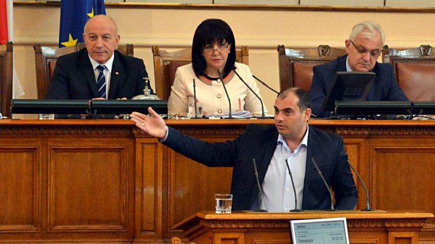 Филип Попов (БСП) беше сред най-дейните депутати в дебатите, но социалистите нямаха нито едно предложение