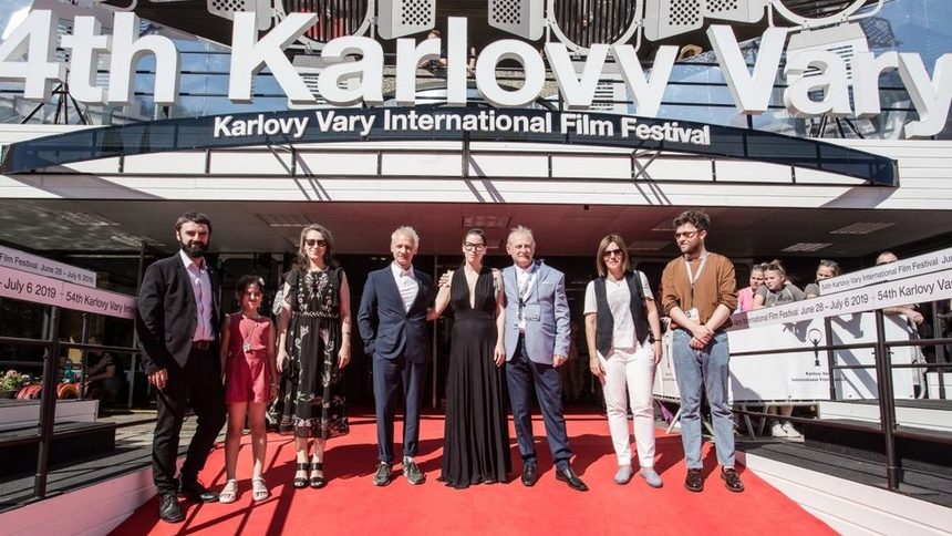 Екипът на филма "Бащата" на церемонията по награждаването на фестивала Карлови Вари