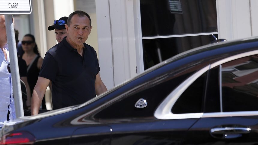 Васил Божков през юни 2019 година на излизане от среща при Бойко Борисов в Министерския съвет