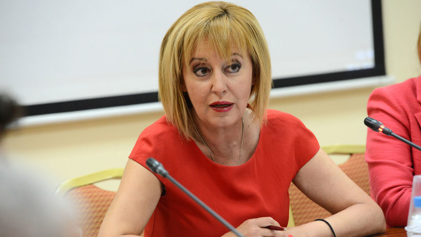 Манолова ще пита Конституционния съд за свободното къмпингуване