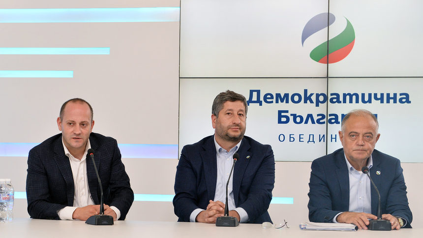 Обединението призовава и членовете на Висшия съдебен съвет, и министъра на правосъдието Данаил Кирилов да инициират срещу Гешев дисциплинарно производство