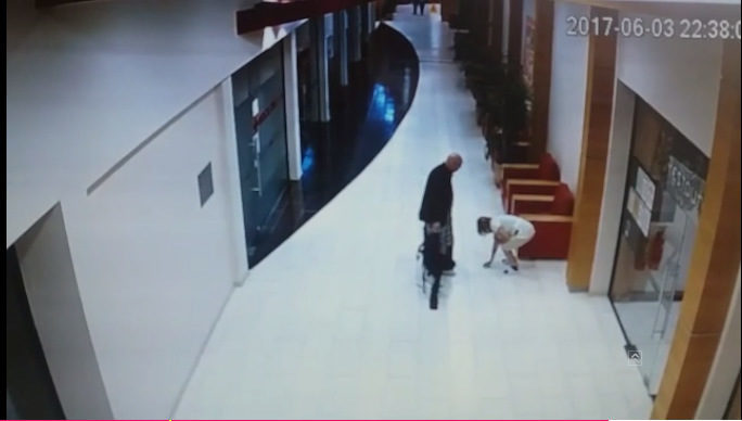 Стопкадър от видеото, заснето от охранителните камери на хотела в Слънчев бряг преди две години