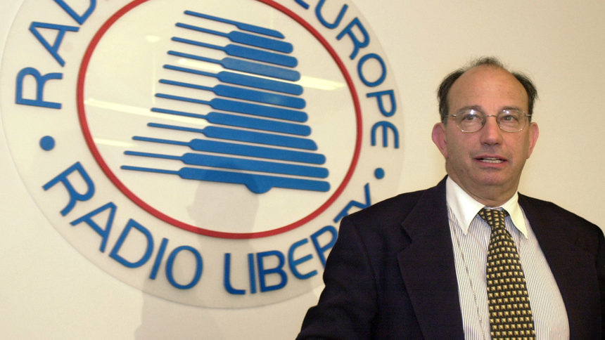 През 2002 г. президентът на "Свободна Европа" Томас Дайн обяви спирането на работата на медията в Чехия, където и днес е централата.