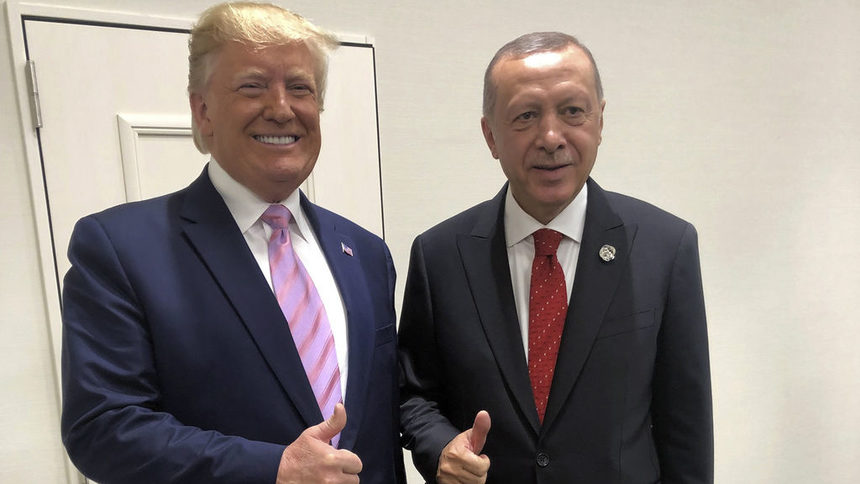 Президентите на САЩ и Турция, Доналд Тръмп и Реджеп Тайип Ердоган, в Осака, юни 2019 г.