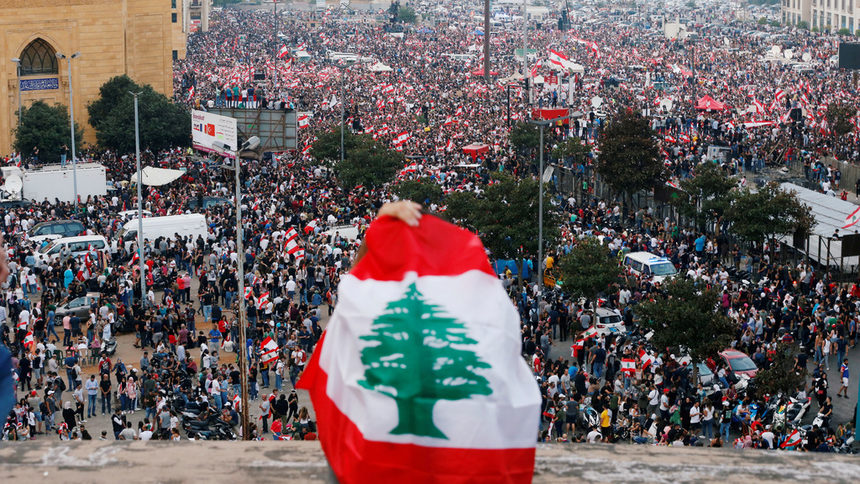 Ливан намали заплатите на министри и депутати наполовина заради нестихващи протести