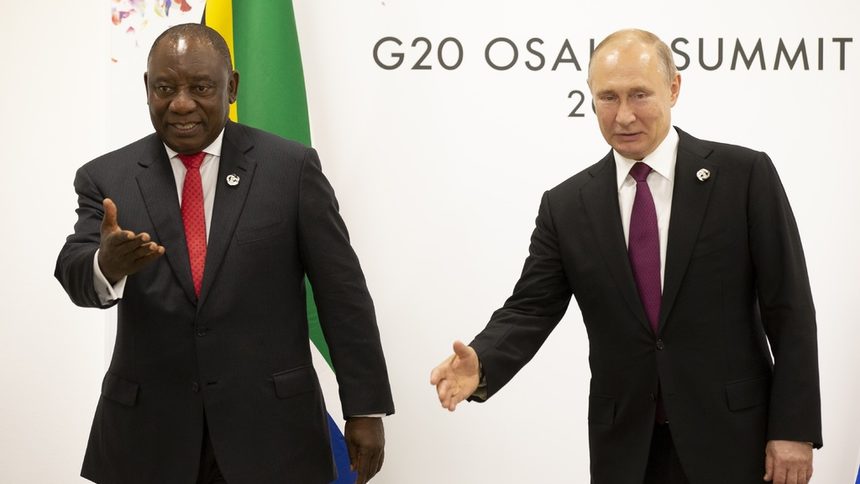 Президентите на Южна Африка и Русия Сирил Рамапоса и Владимир Путин, 28 юни
