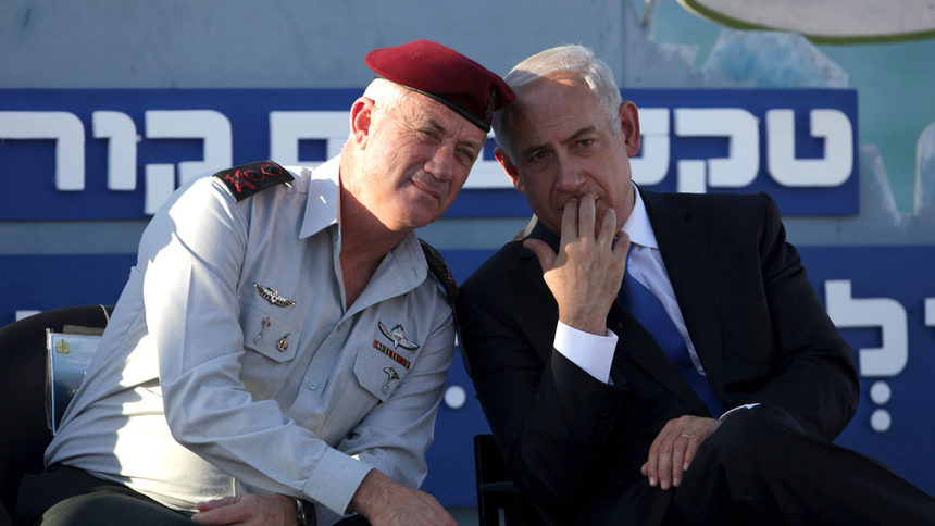 Снимката е от 2012 г. - и тогава Бенямин Нетаняху е премиер, а Бени Ганц е началник на генералния щаб.