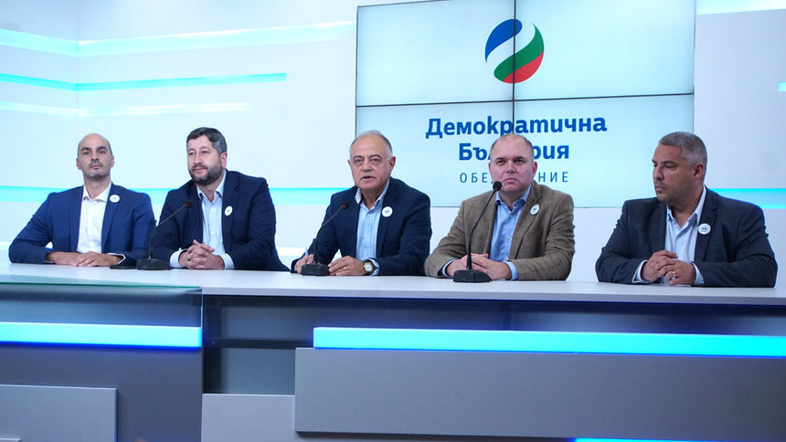 Борислав Игнатов, Христо Иванов, Атанас Атанасов, Владислав Панев и Методи Лалов.