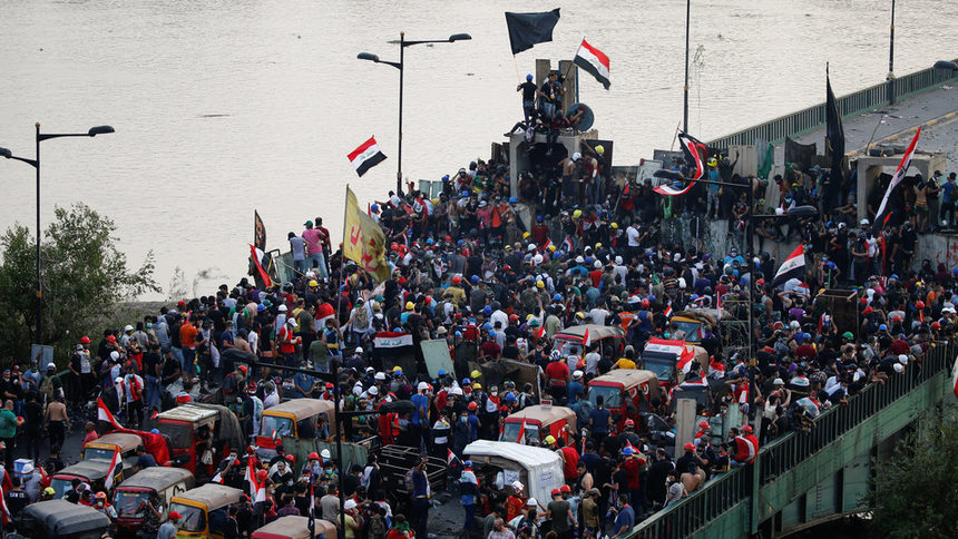 Протестиращи в Багдад