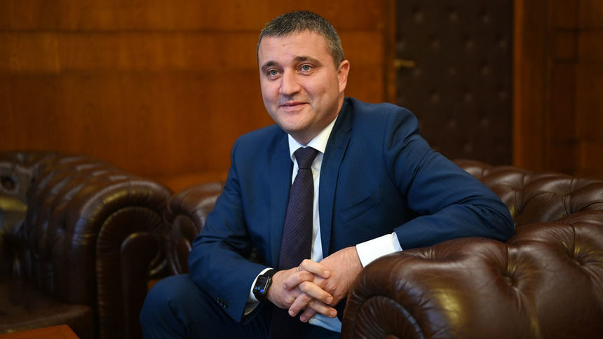 Горанов за неизплащането на първия болничен ден: По-добре грешно решение, отколкото никакво