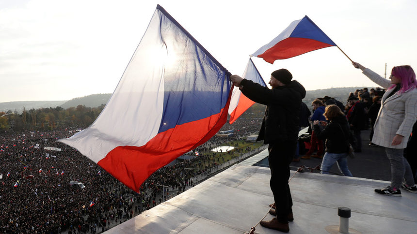 Четвърт милион чехи протестираха срещу премиера и президента