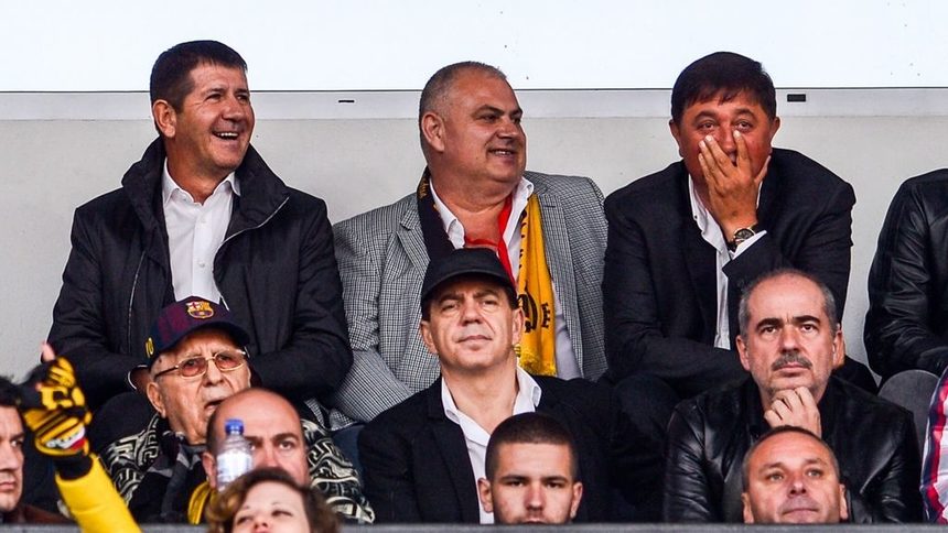 Георги Самуилов (горе вляво) се обърна към привържениците на клуба