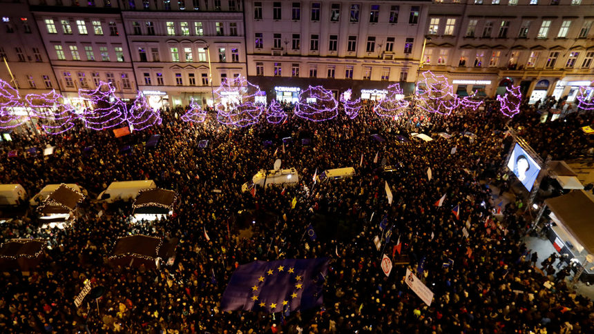 Десетки хиляди чехи протестираха срещу премиера Андрей Бабиш