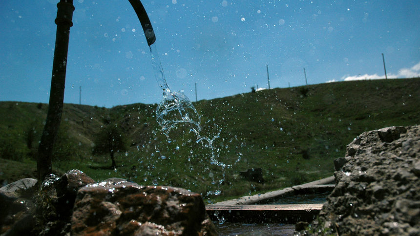 В помощ на Перник: Доброволци чистят водосбора на Витошкия водопровод