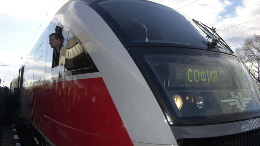 Мотрисите "Сименс" бяха доставени през 2005 година.