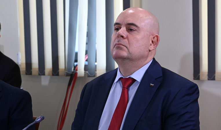 Прокуратурата е задължена със съд да съобщи какво е работил Иван Гешев