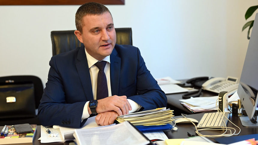 Отлага се влизането на наредбата за новия софтуер за управление на продажбите