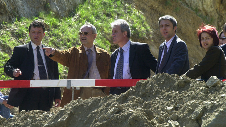 2004 г. – Доган е хидроинженер при строителството на язовир "Цанков камък" на река Въча.