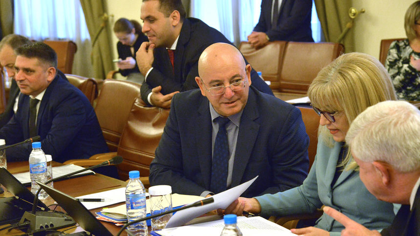 Влезеш ли в парламента – правят те министър.