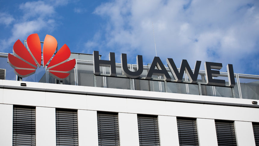 Лондон допусна "Хуауей" до 5G мрежите си въпреки натиска от САЩ