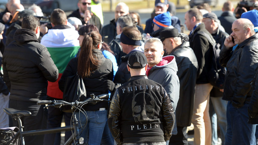 Протест на фенове на футболен клуб "Левски" пред Народното събрание