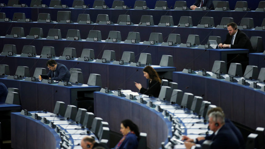 Европарламентът каза при какви условия ще подкрепи търговската сделка с Лондон
