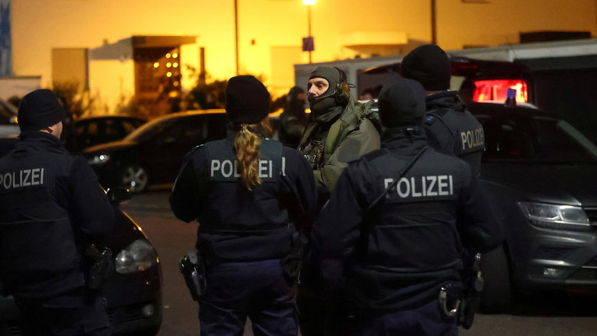Девет души бяха убити при стрелба в Германия, заподозреният е открит мъртъв (допълнена)