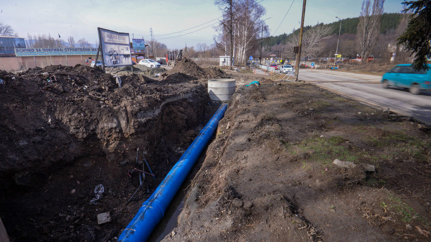 7 март, Перник. Последните метри на водопровода от Мало Бучино са положени. Те вече са зарити и в момента се тестват дали няма течове