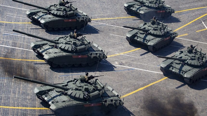 Танковете за парада на 9 май в Москва са защитени от коронавируса (а ветераните?)