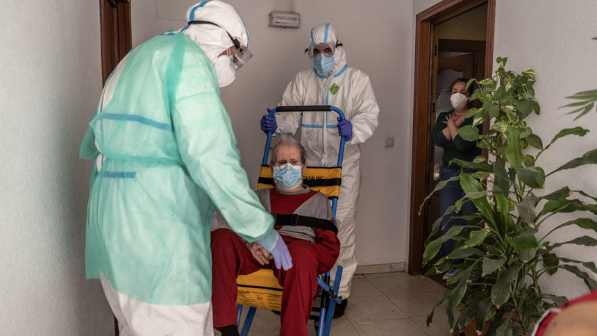 Половината жертви на COVID-19 в Европа може да са в старчески домове