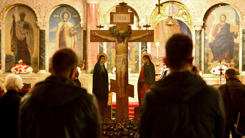 Светият синод иска повече ученици да изучават религия от есента