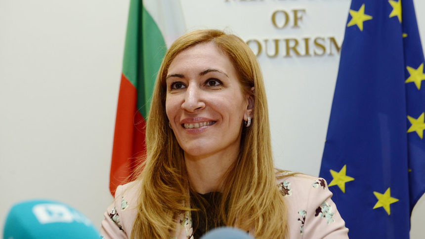 Ангелкова подкрепя идеята за падането на визите за Русия и Турция